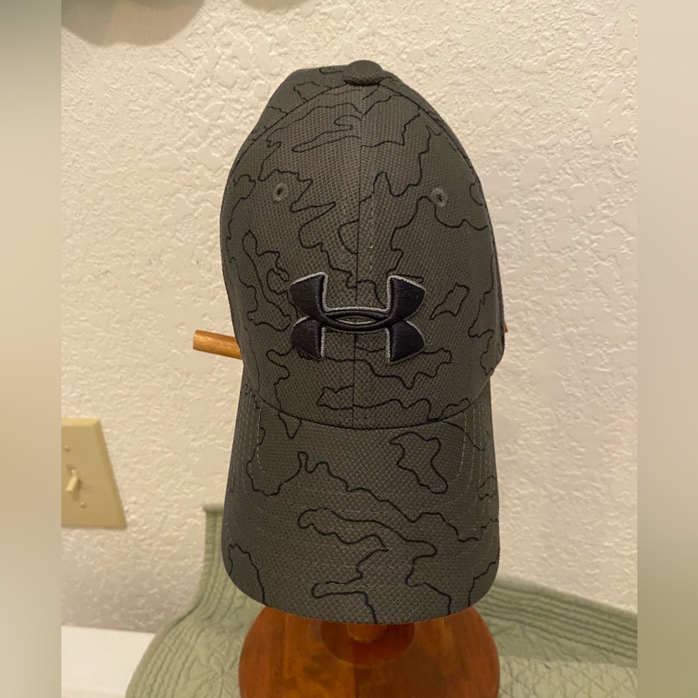 UNDER ARMOUR Youth Boy’s “Blitzing Baseball Cap” Size S/M Gray/Black Logo NWOT